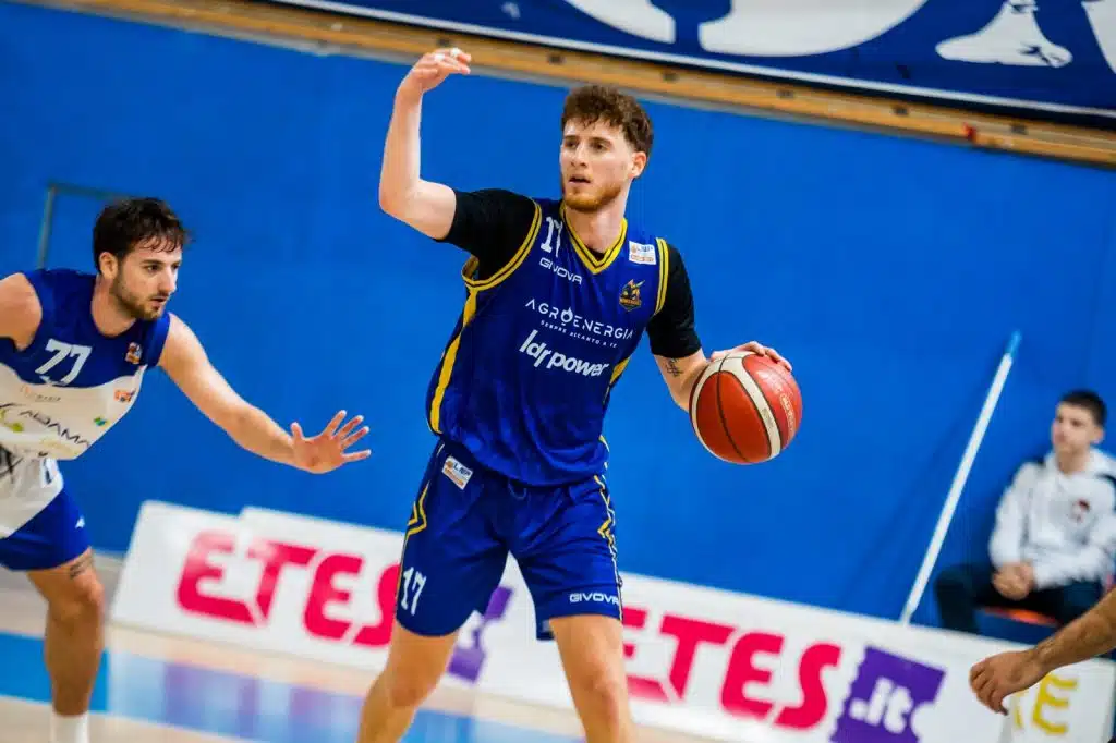 Power stoica ribalta Ferrara