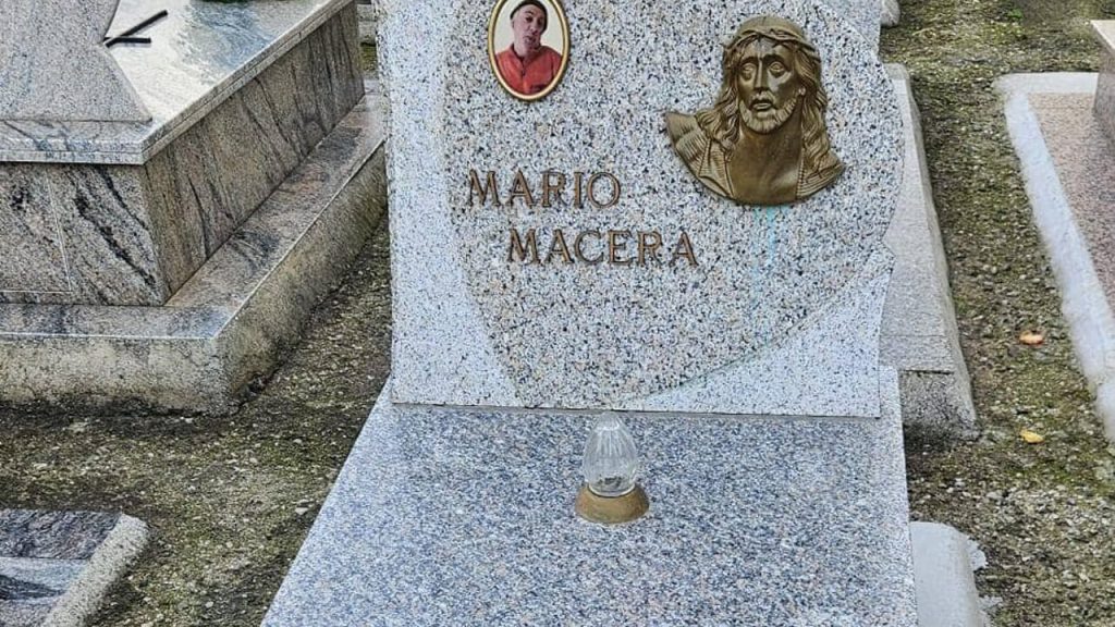 La Salerno dal cuore grande: degna sepoltura per Mario, la commozione corre sui social