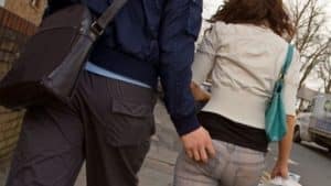 salerno fermato uomo molestie