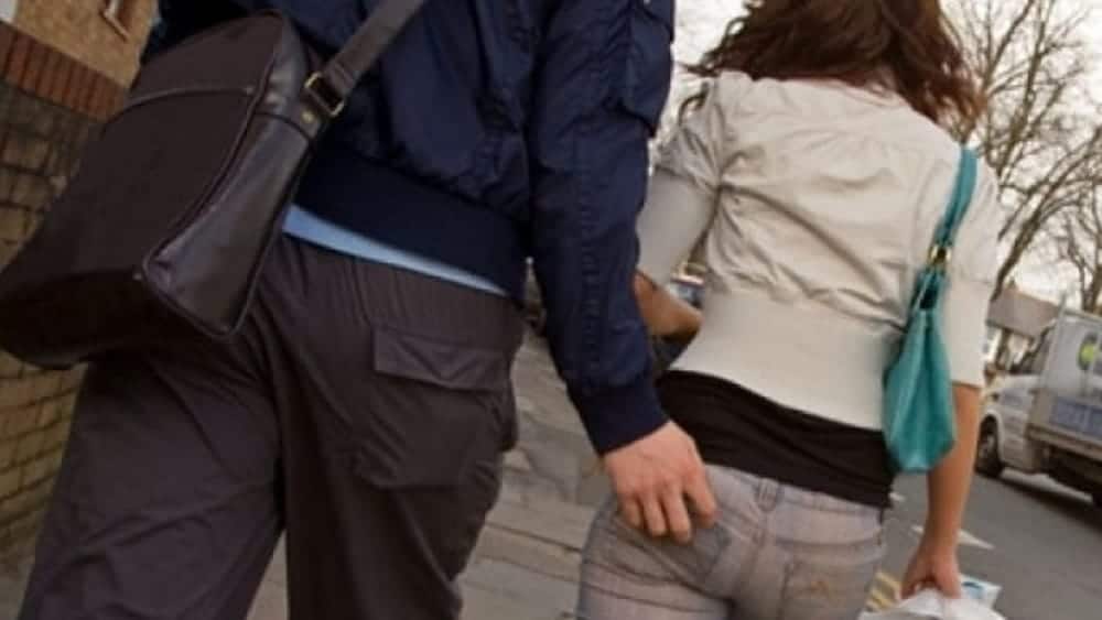 salerno fermato uomo molestie