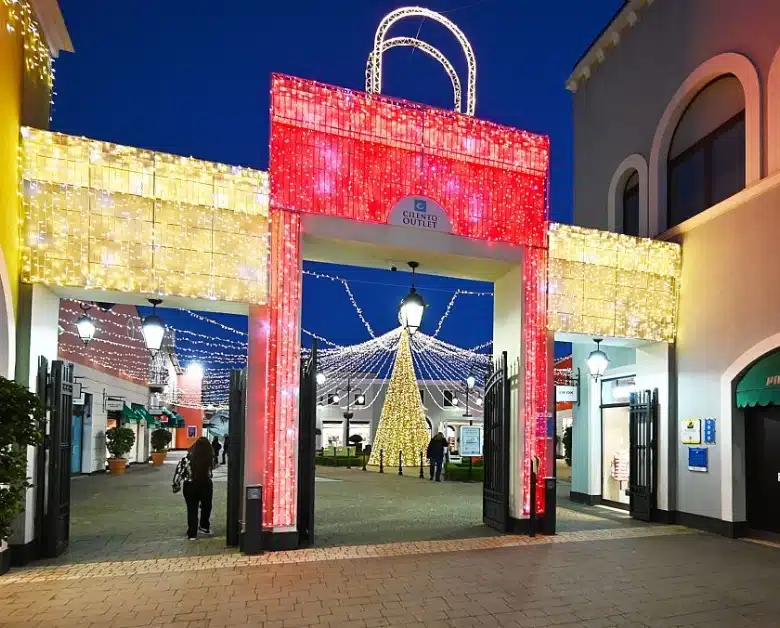 Il Cilento Outlet inaugura il Villaggio di Babbo Natale: via a quaranta giorni di eventi e spettacoli
