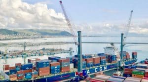 salerno container terminal maxi gru