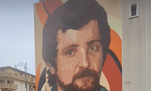Pagani, un murale per Antonio Esposito Ferraioli: la città ricorda il cuoco sindacalista ucciso dalla camorra