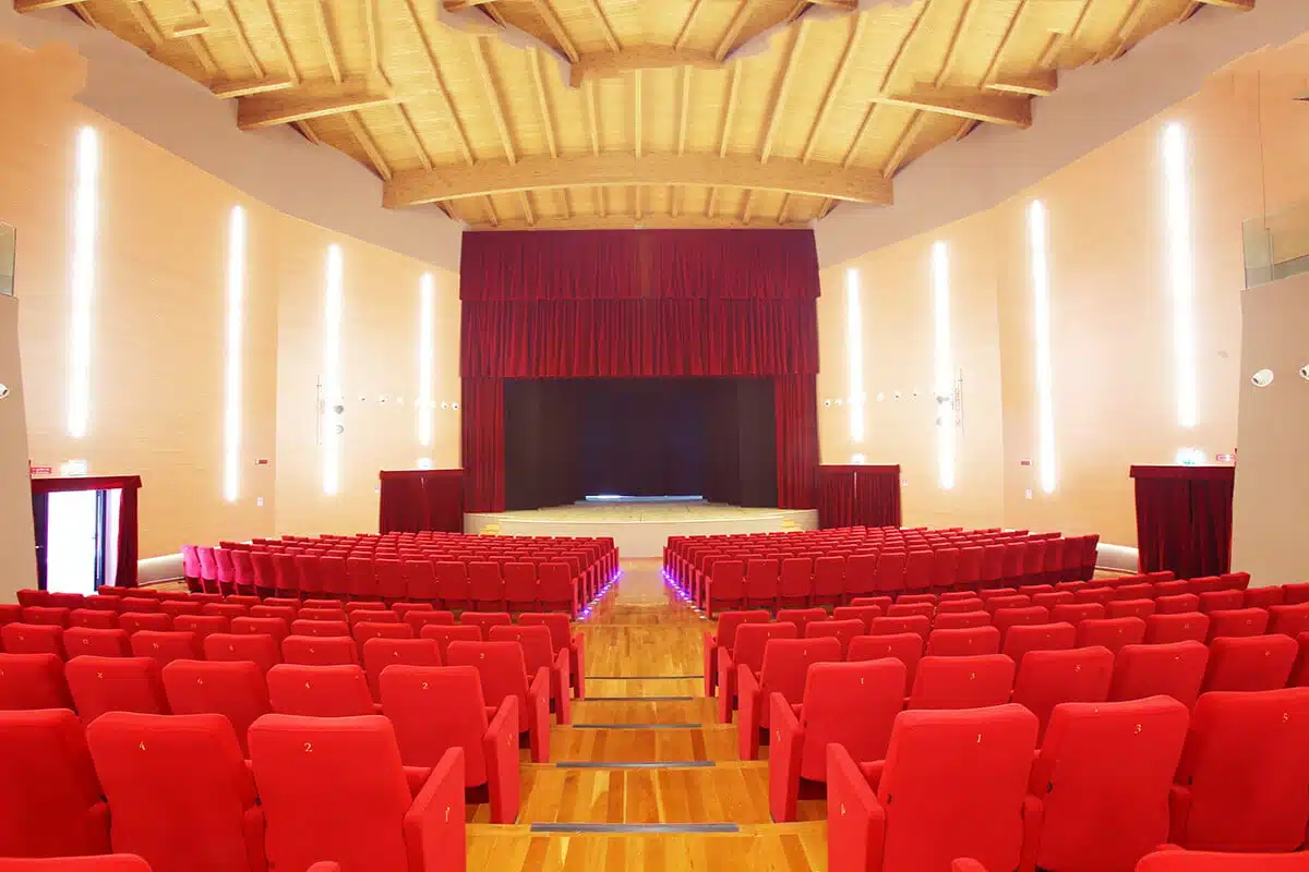 Vallo della Lucania, utilizzo sperimentale del Teatro “Leo De Berardinis”: avviso pubblico per manifestazioni di interesse