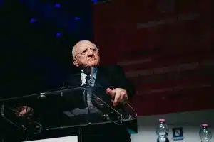 vincenzo de luca australia resto vigilare campania