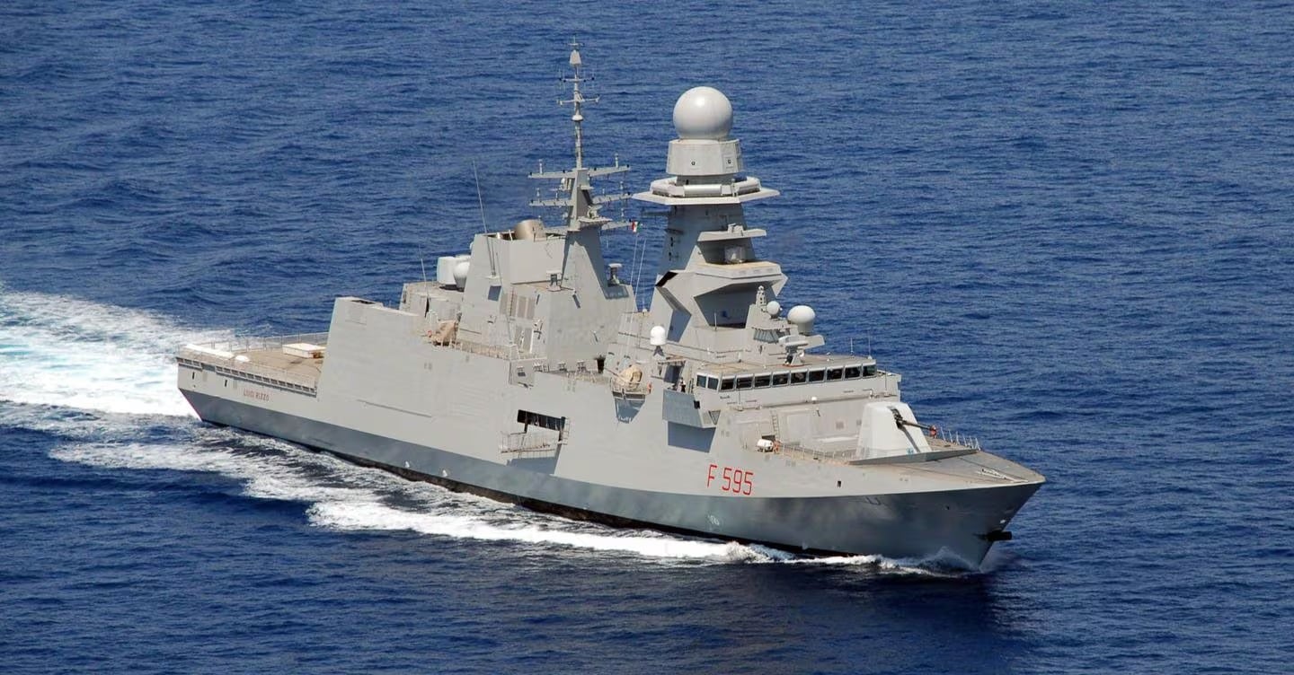 Fregata “Luigi Rizzo” in porto a Salerno: cittadini e appassionati accolti a bordo dell’unità della Marina Militare