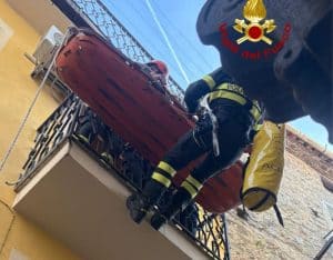 Anziana ferita in casa, intervento dei Vigili del Fuoco con manovra in corda a Cardile