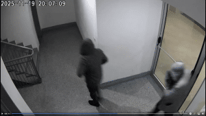 Salerno, ladri in azione tra via Russo e via Pepe: residenti in allarme dopo un tentato furto in pieno pomeriggio