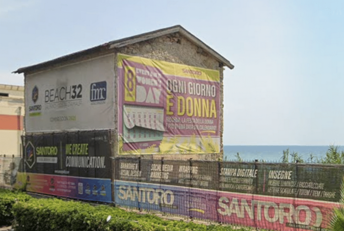 Restyling dell’ex casello ferroviario: avanzano i lavori sul lungomare Tafuri