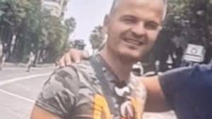 Torre del Greco, auto travolge volante della polizia: muore capo pattuglia, autista in fuga