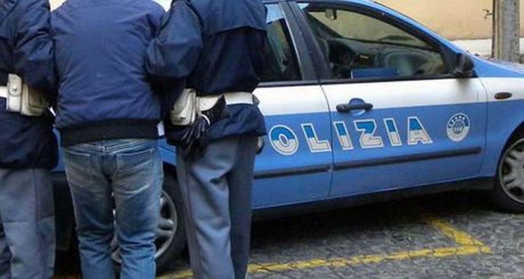 salerno arrestato maltrattamenti moglie 11 novembre