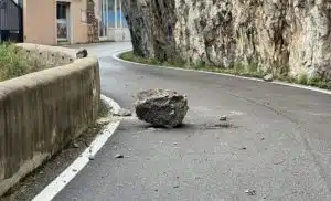 furore masso statale 163 lavori urgenti