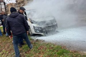 furgone fiamme Caggiano