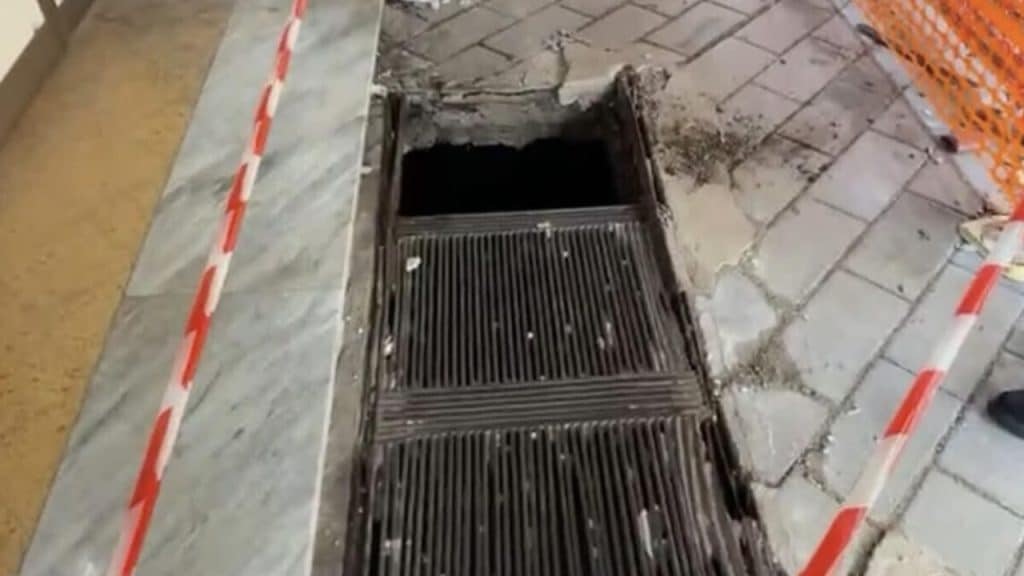 salerno donna dimessa ospedale caduta tombino griglia
