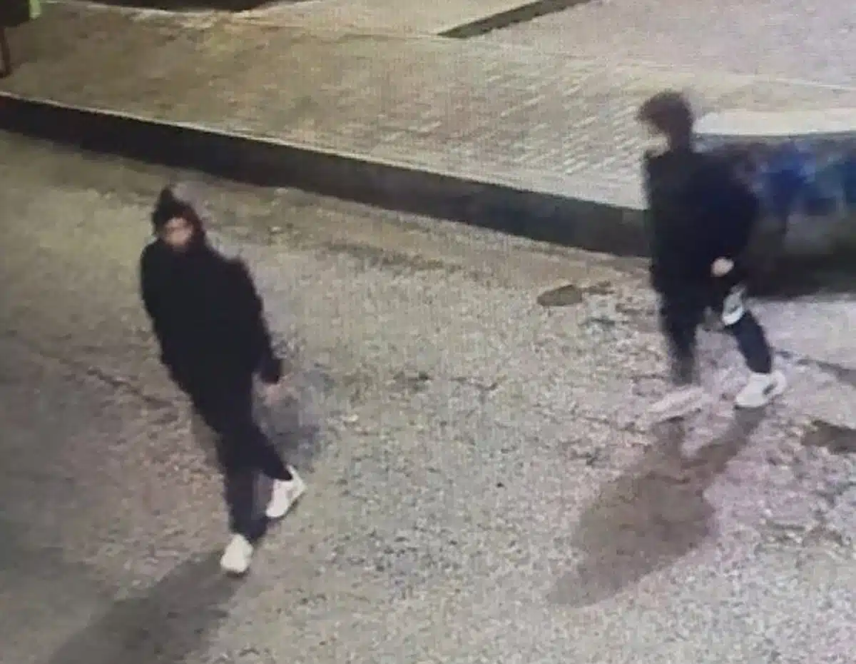 vandali montecorvino pugliano padre figlio ripresi telecamere