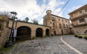 perdifumo protesta striscioni residenti problemi idrici elettrici sicurezza stradale