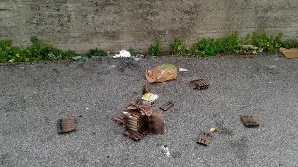 botti portone danneggiato Salerno