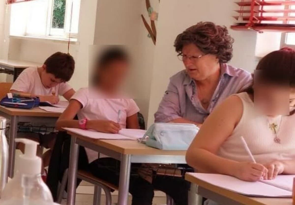 maestra michelina torna classe salerno 76 anni