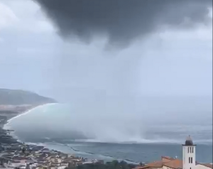 Tromba marina a Casal Velino: alberi abbattuti e attimi di paura lungo la costa
