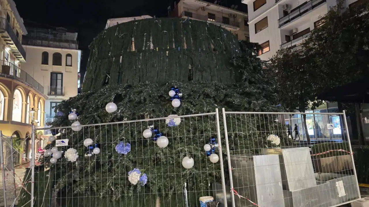 Salerno lite Piazza Portanova