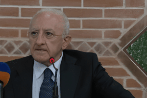 vincenzo de luca querela report servizio sanità liste attesa campania