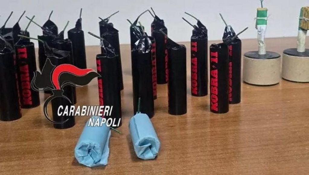 Trasportano 29 'Cobra' in auto con i figli di 2 e 10 anni: arrestati nel Napoletano