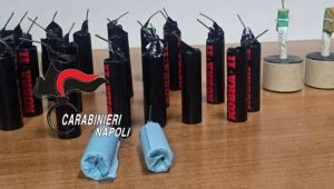 Trasportano 29 'Cobra' in auto con i figli di 2 e 10 anni: arrestati nel Napoletano