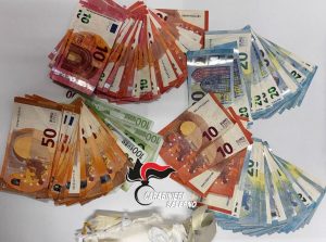 Blitz antidroga a Salerno, due arresti a Fratte: sequestrati cocaina, hashish e crack