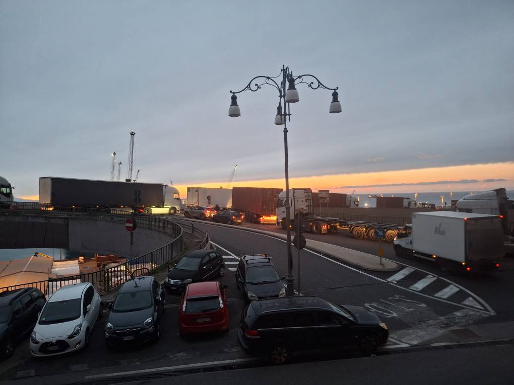 Traffico in tilt e porto sotto accusa: l’allarme del consigliere Avella sui disagi a Salerno