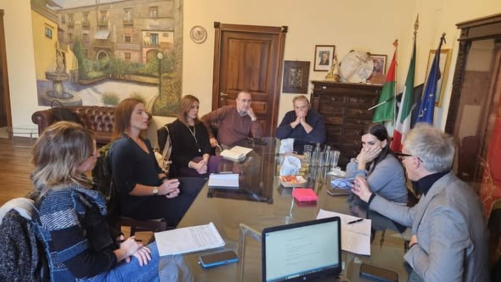 tavolo lavoro pagani festa madonna galline