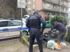 Salerno, controlli a tappeto sui rifiuti: multe per chi non rispetta le regole