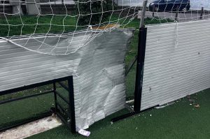 Bellizzi, raid vandalico al parco giochi: recinzione divelta, scatta la denuncia