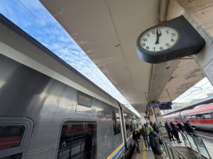 mercato san severino auto bloccata passaggio livello