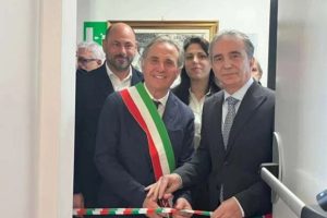 taglio nastro aula consiliare eboli dedicata isaia bonavoglia