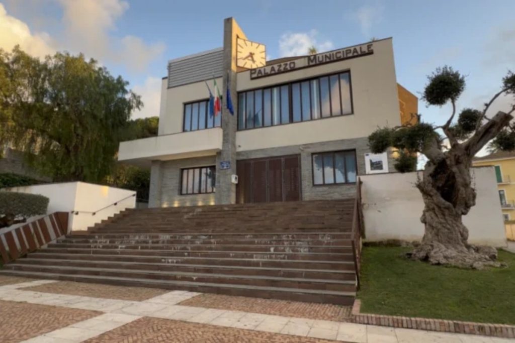 castellabate ristrutturazione mensa polemica