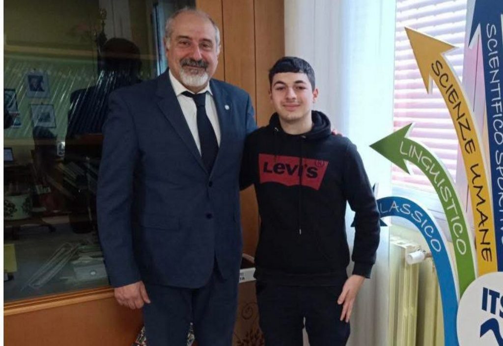 Sapri, a 19 anni primo in graduatoria: Ernesto Fedele è il docente più giovane d’Italia