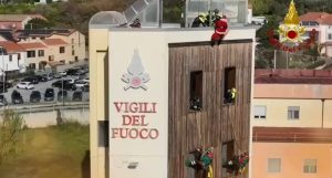 babbo natale viene cielo salerno vigili del fuoco