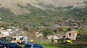 camerota donna caduta muro 25 dicembre