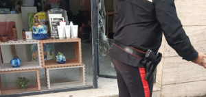 Salerno furto Mercatello parrucchiere