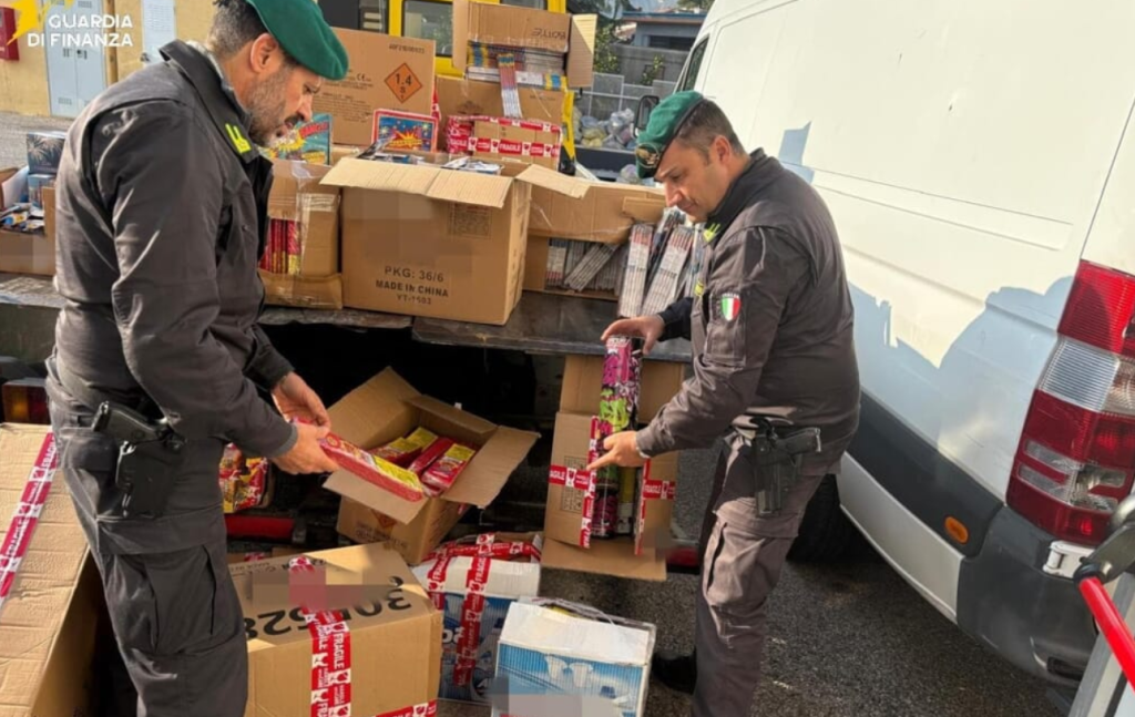 salerno sequestro fuochi artificio illegali