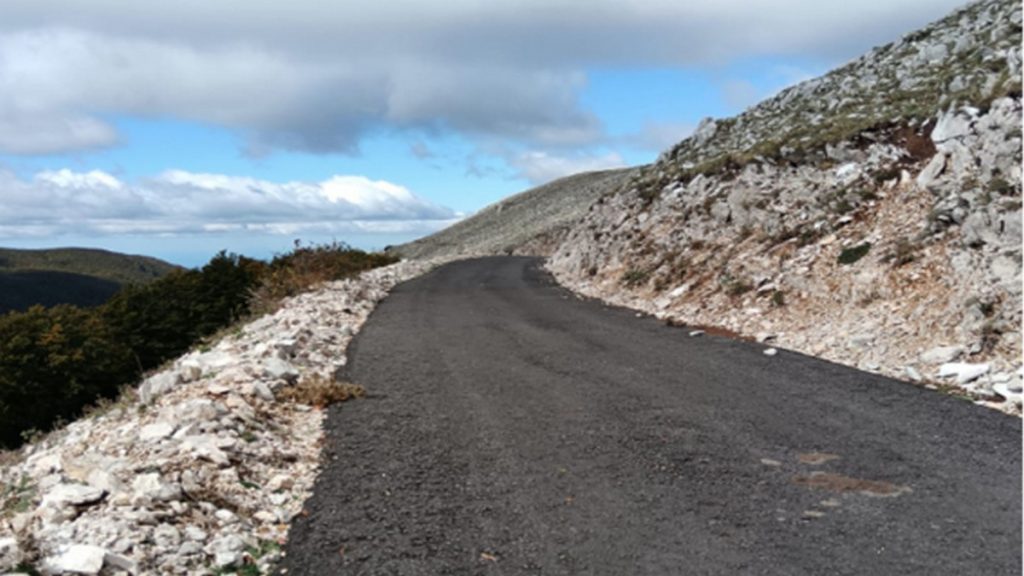 Nuovo esposto degli ambientalisti contro il cantiere sul Monte Cervati: contestazioni sulla sicurezza, il Comune respinge le accuse