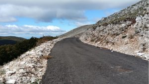 Nuovo esposto degli ambientalisti contro il cantiere sul Monte Cervati: contestazioni sulla sicurezza, il Comune respinge le accuse