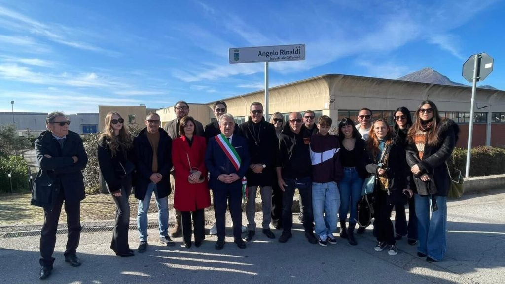 giffoni valle piana strada intitolata angelo rinaldi