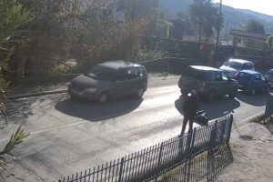 agropoli donna stato confusionale blocca traffico