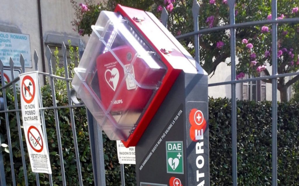 salerno defibrillatori nuovi installati luoghi simbolo