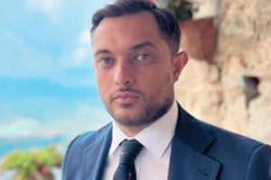 revoca deleghe eboli consigliere norma attacco sindaco