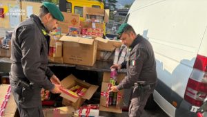salerno sequestro prodotti contraffatti botti illegali