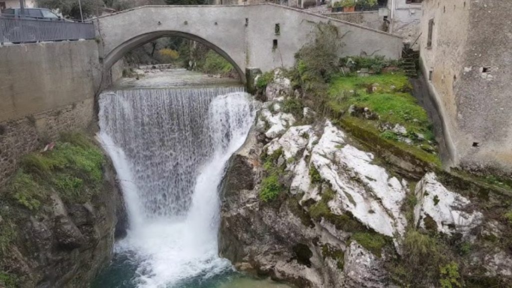 piaggine rubato cancello cascata