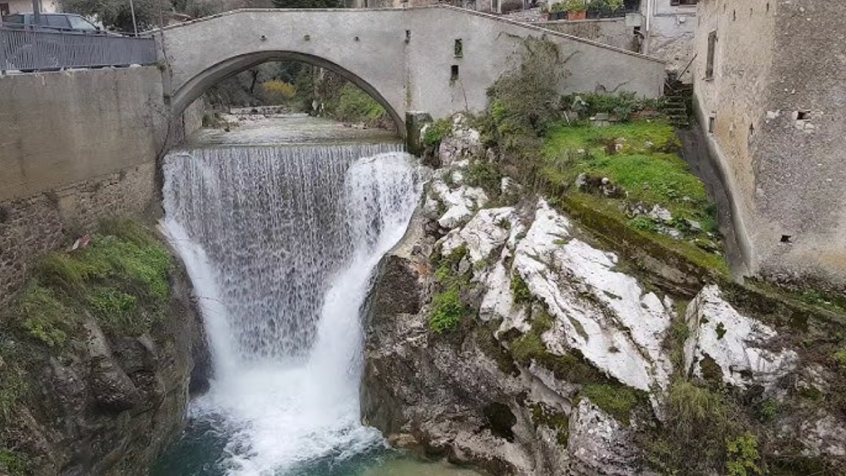 piaggine rubato cancello cascata