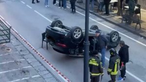 Nocera Inferiore, Audi si ribalta su via Barbarulo: il sindaco annuncia nuovi dossi in attesa della Ztl